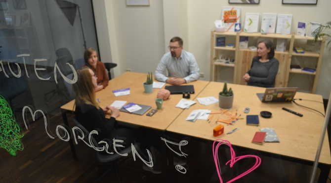 Interdisziplinäre Zusammenarbeit I neotiv GmbH im Video-Portrait