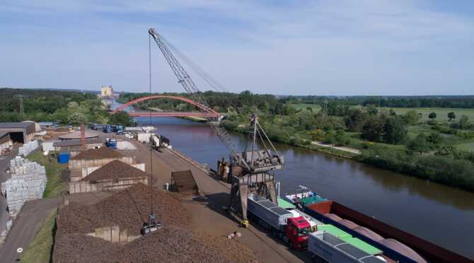 UHH bewegt mehr als zwei Millionen Tonnen jährlich I UHH im Unternehmens-Portrait